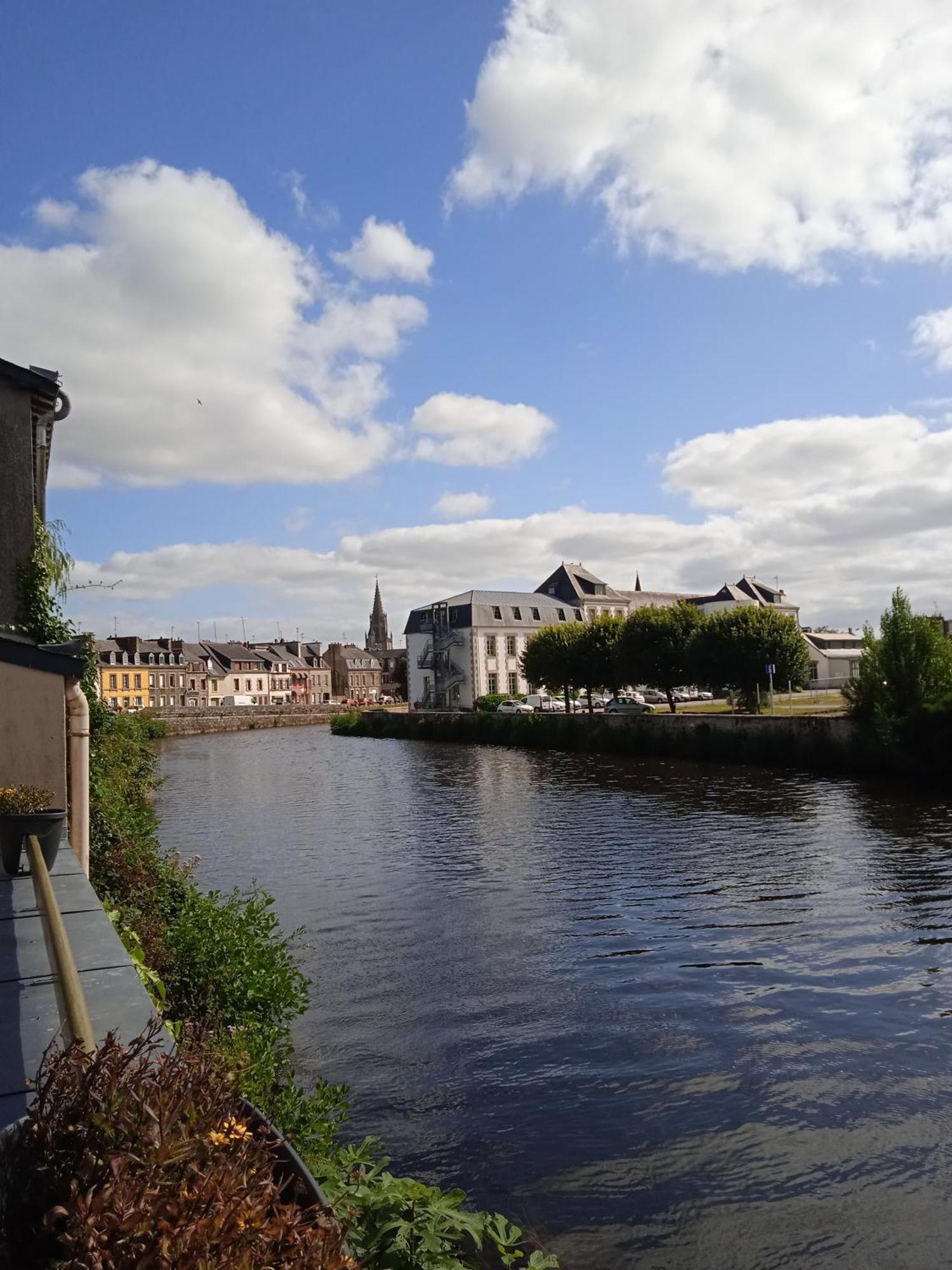 Auberge De Jeunesse Hi Pontivy Esterno foto